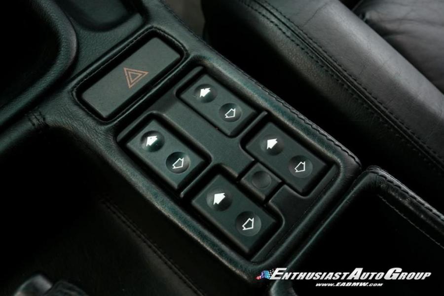 Детали интерьера BMW M5 Touring (Avus Blue) (WBSHJ91070BL01767) (E34) 1994 года  (фото 81 из 100)